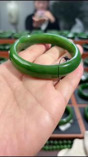 和田玉手镯碧玉菠菜绿玉石宽面玉镯子女款母亲节