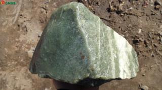 10.5斤新疆和田玉原石